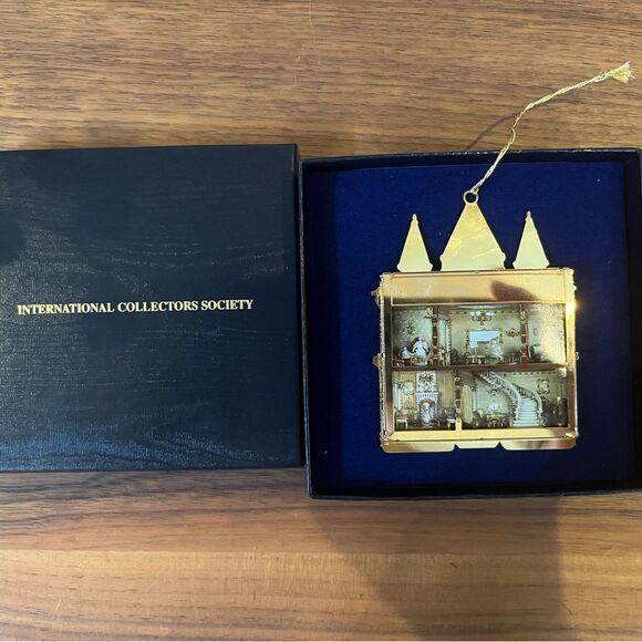 Doll Houses of the World Christmas Ornament International Collectors Society - Picture 4 of 7